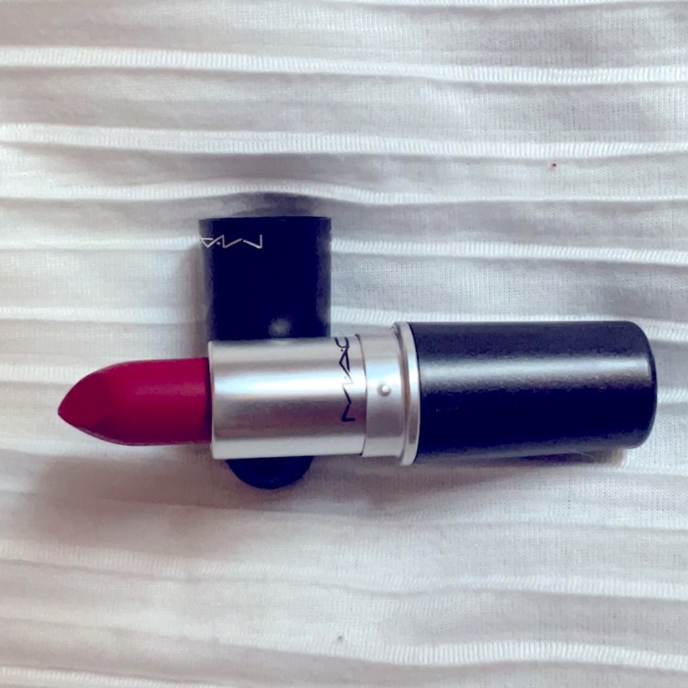 Mac Retro Matte Lipstick in Ruby Woo  707 NEW